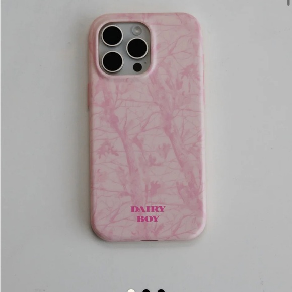 DO NOT BUY!! ISO IPHONE 14 pink camo dairy boy phone case!!!